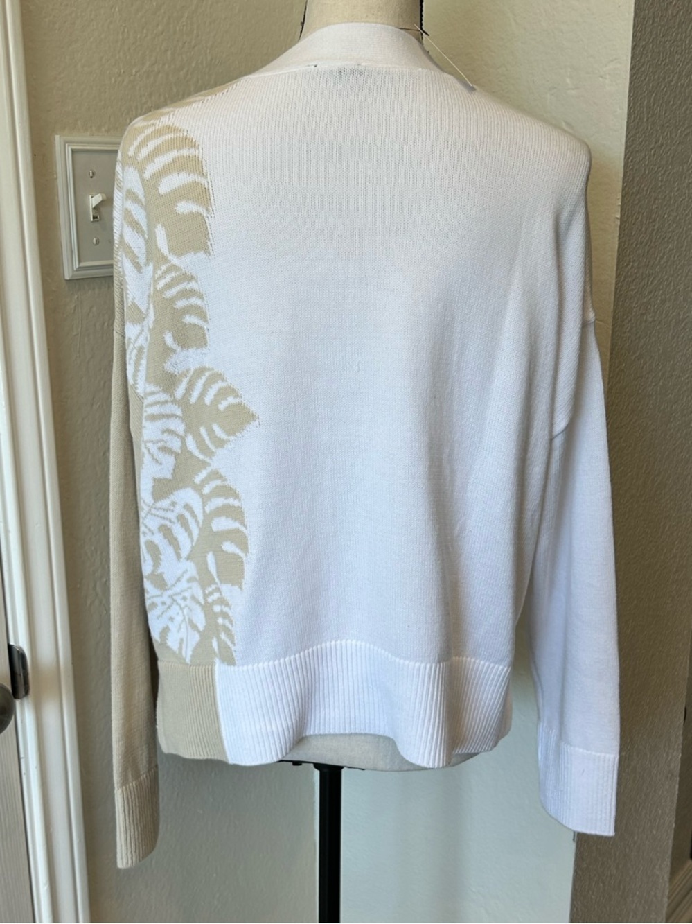 Talbots V-Neck Cardigan Size Large Placed Leaf Pattern - Picture 5 of 16